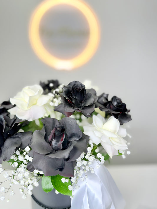 Noir & Blanc Elegance