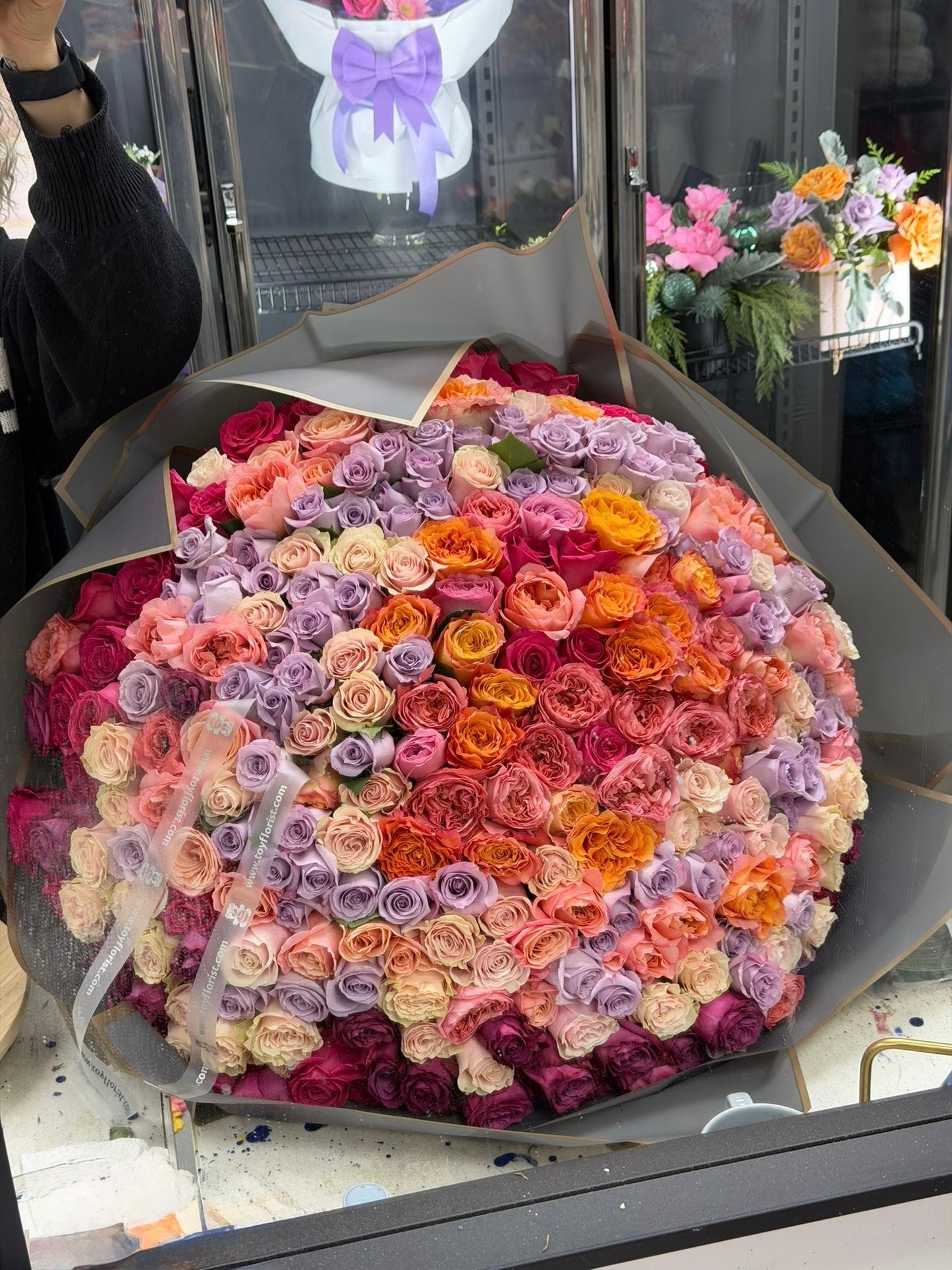 365 Roses β A Year of Love