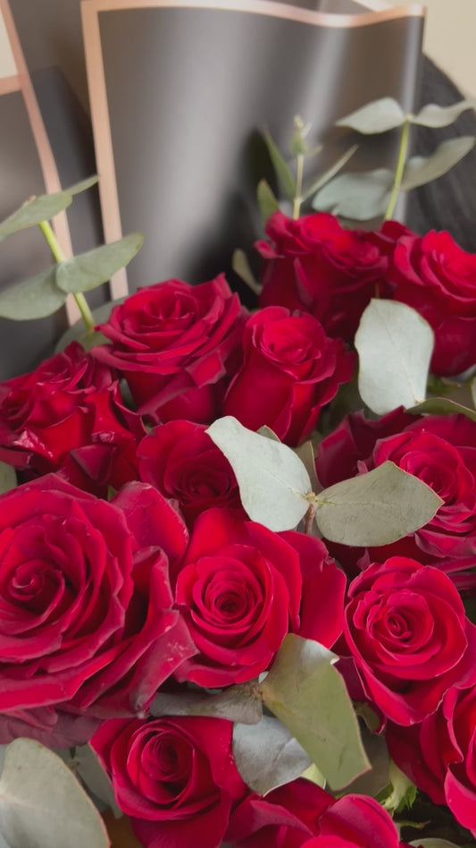 Red Rose Golden Bouquet