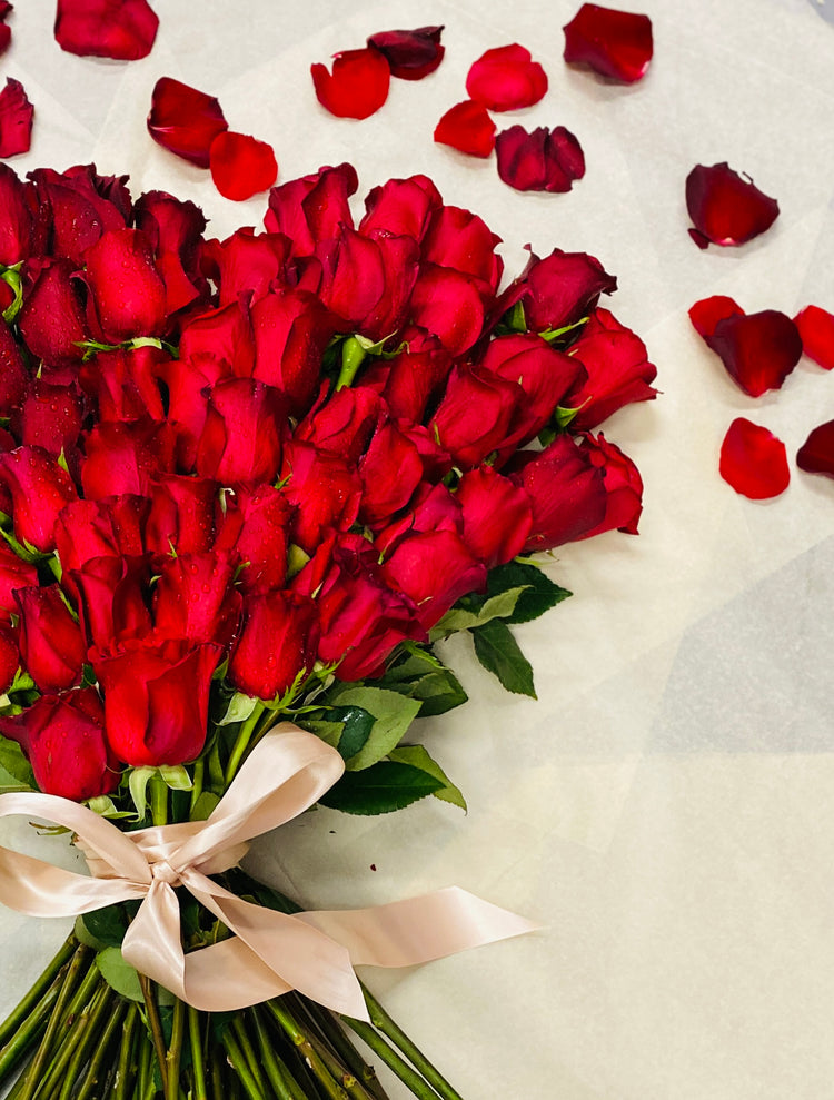 Buy Fresh Romantic Flowers Bouquet, Rose Bears and Balloons