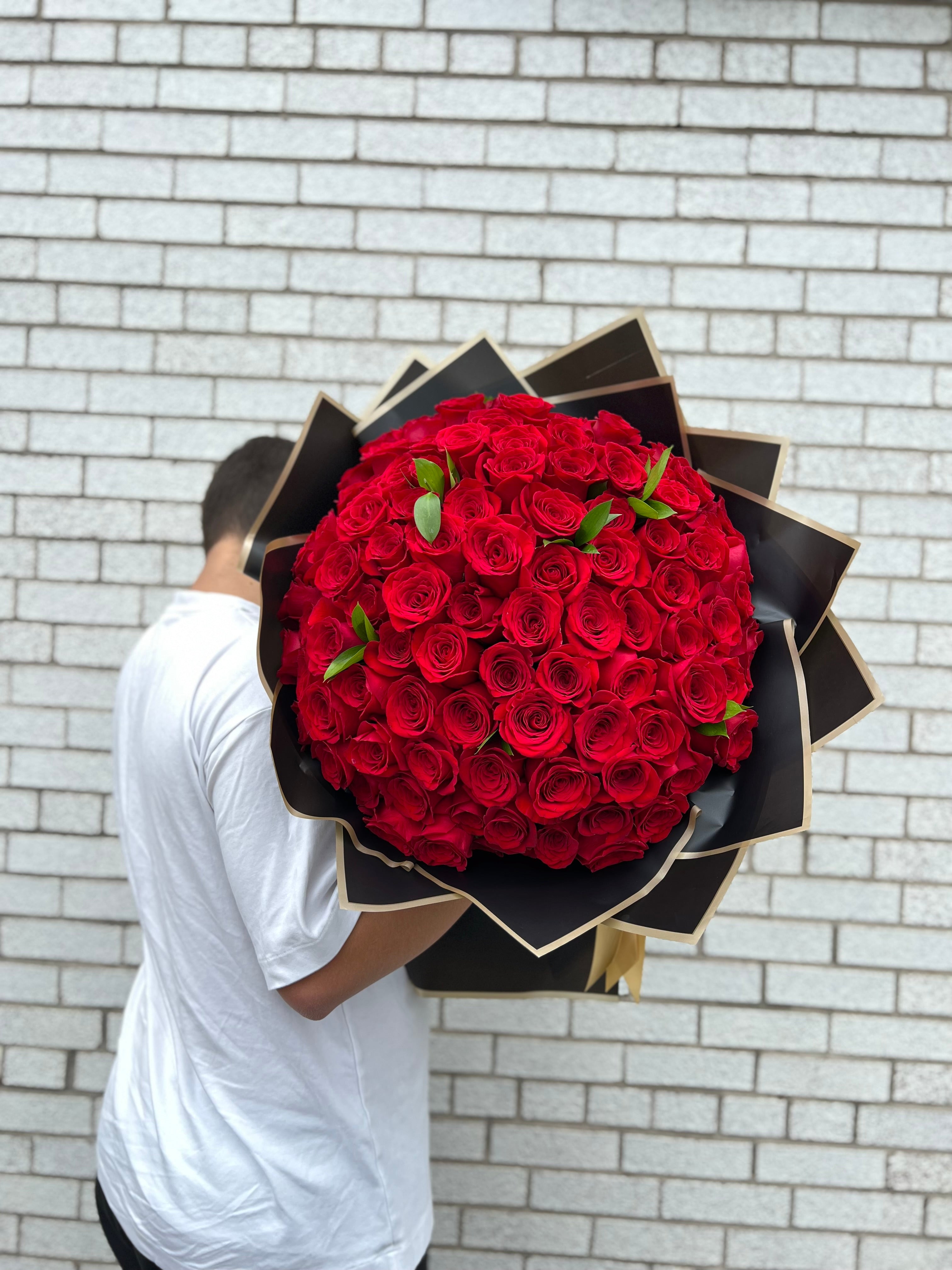 Red Roses With R100 100 red roses in a bouquet | Red Rose Bouquet | Florist Vaughan - Toy ...