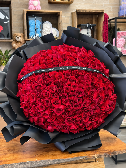 200 Red Roses Luxury Bouquet | Toy Florist