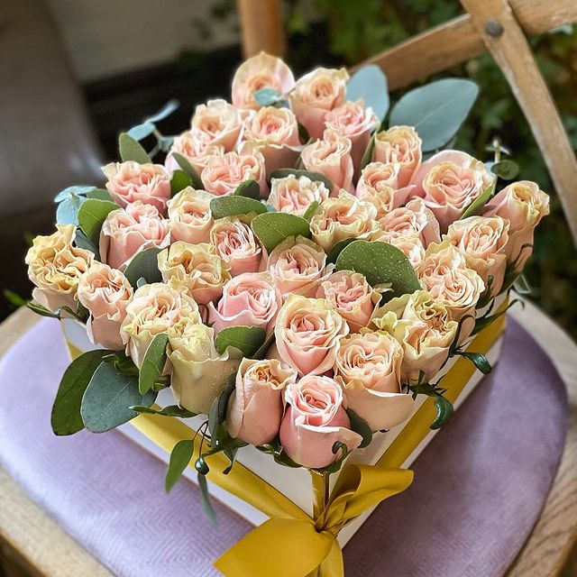 Golden Rose Box - Toy Florist