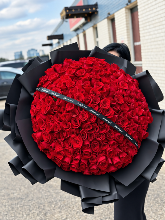200 Red Roses Luxury Bouquet | Toy Florist