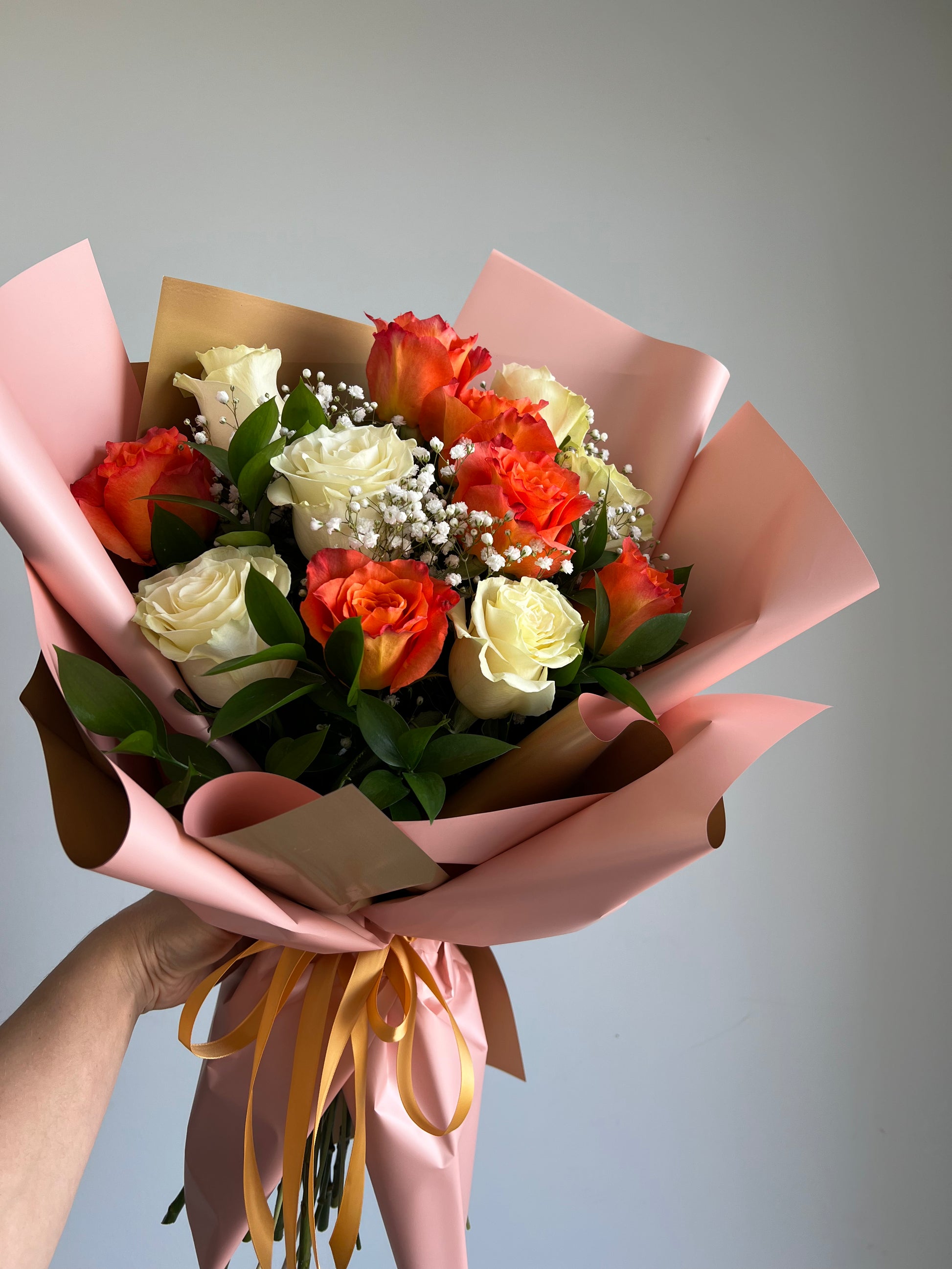 White & Orange Rose Bouquet Mother's Day Flowers - Toy Florist White & Orange Rose Bouquet Mother's Day Flowers - Toy Florist