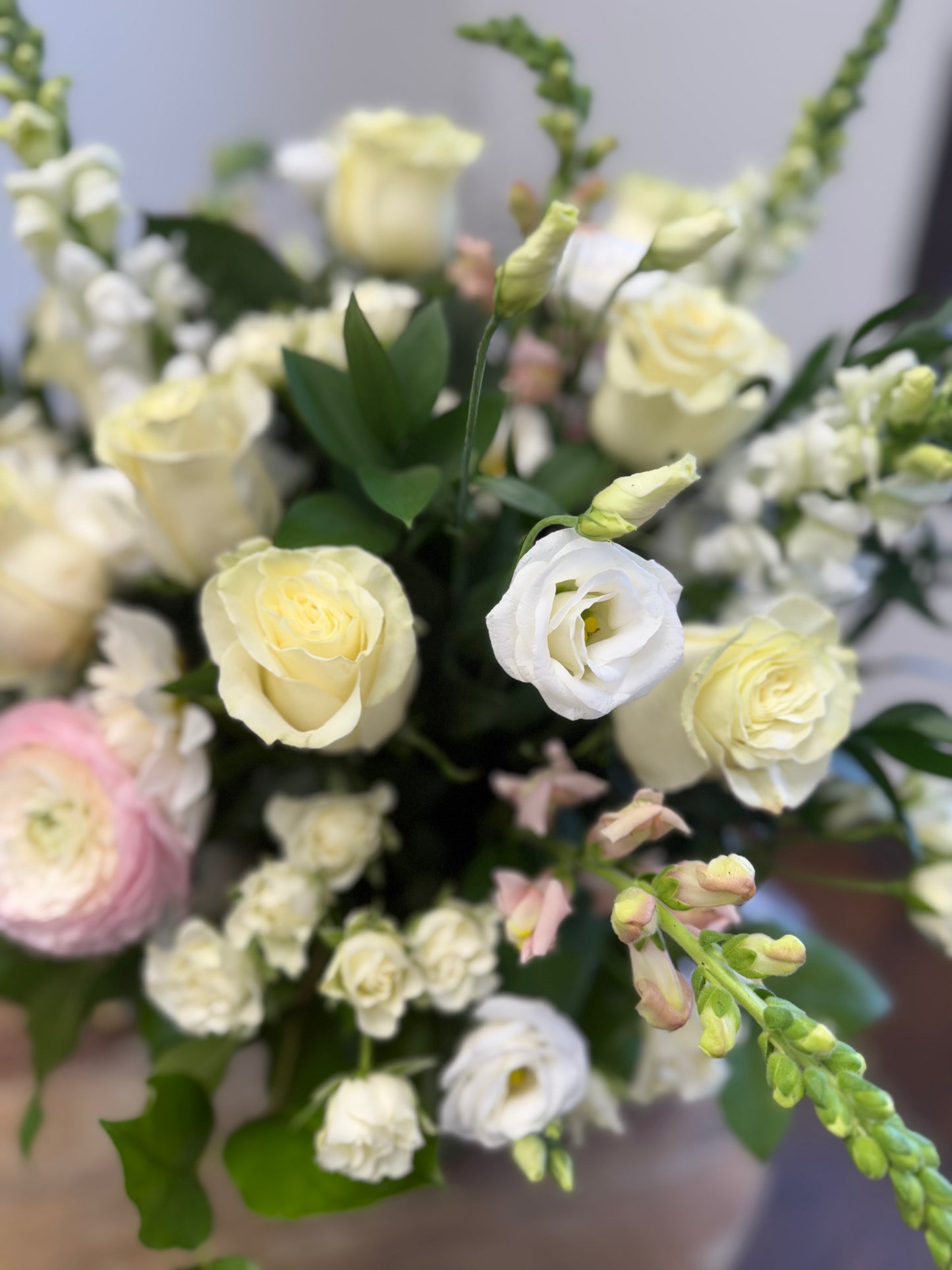 white flowers vase arrangement 