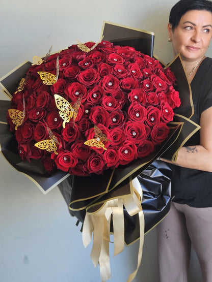 Luxury Red Rose Bouquet with Diamond
