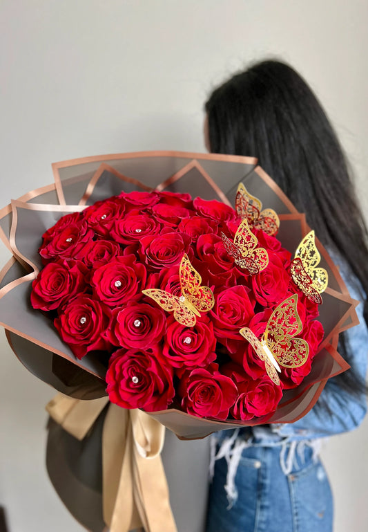 Luxury Red Rose Bouquet with Diamond