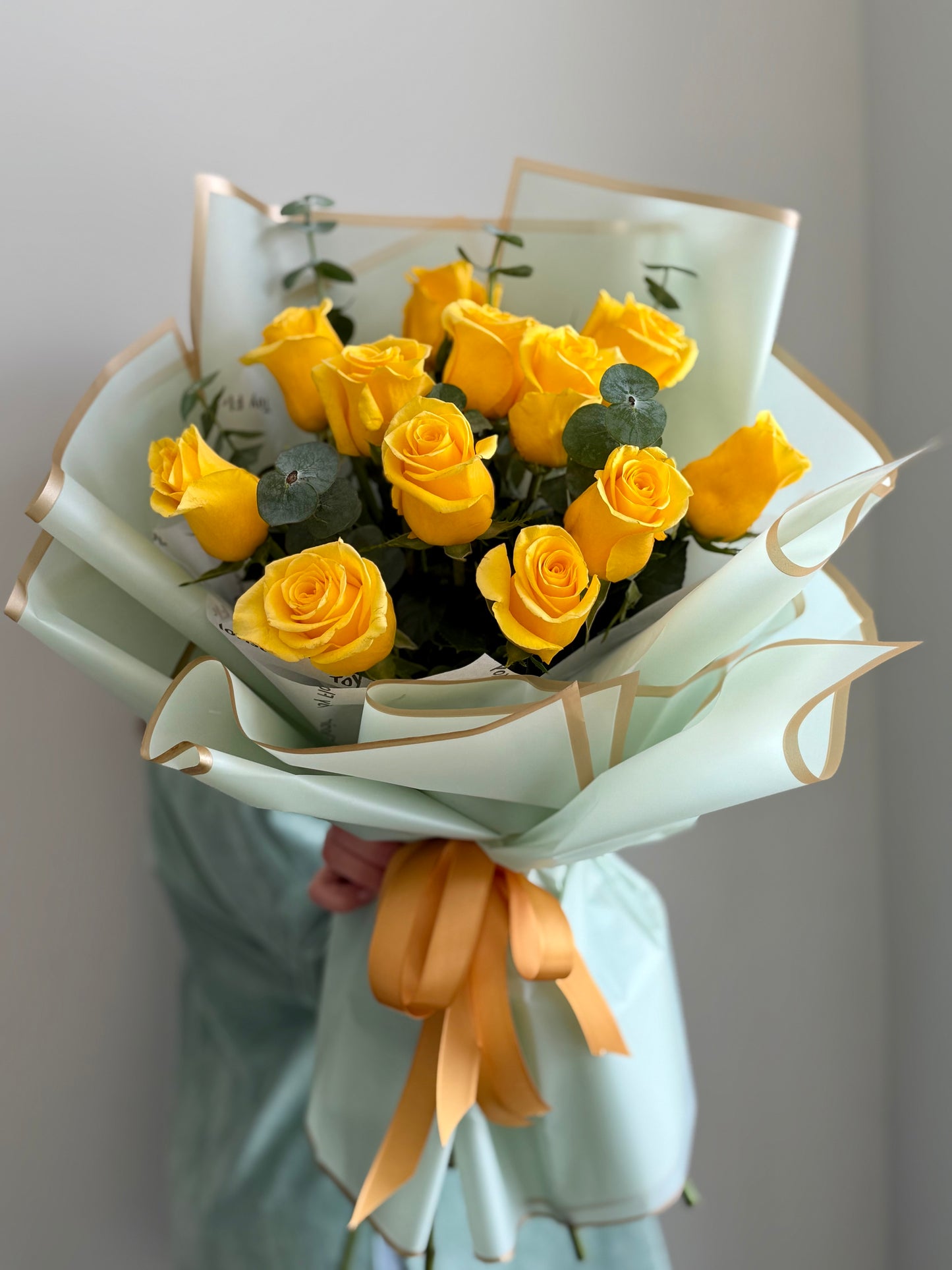 yellow rose flower bouquet