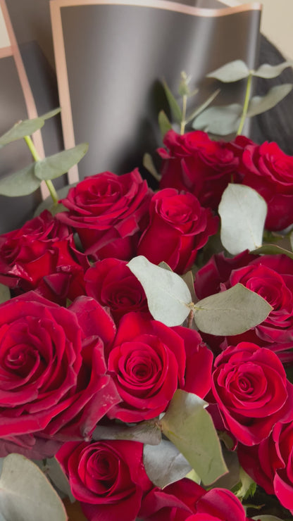 Red Rose Golden Bouquet
