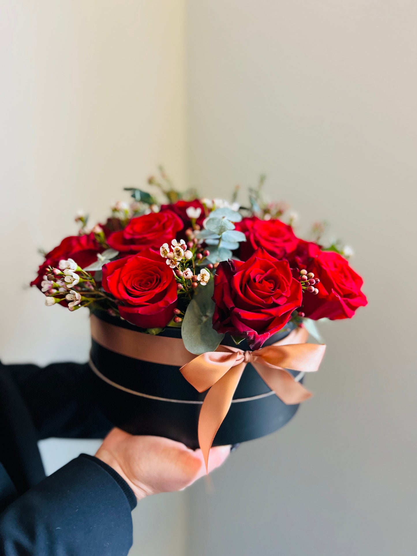 Red Rose Round Box (12 stem roses)