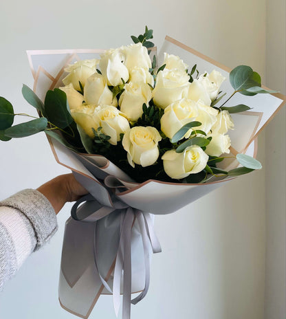 White roses bouquet toronto